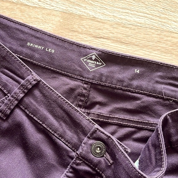 🌟HP🌟St. John’s Bay Mid Rise Secretly Slender Skinny Fit Jeans - Picture 5 of 9